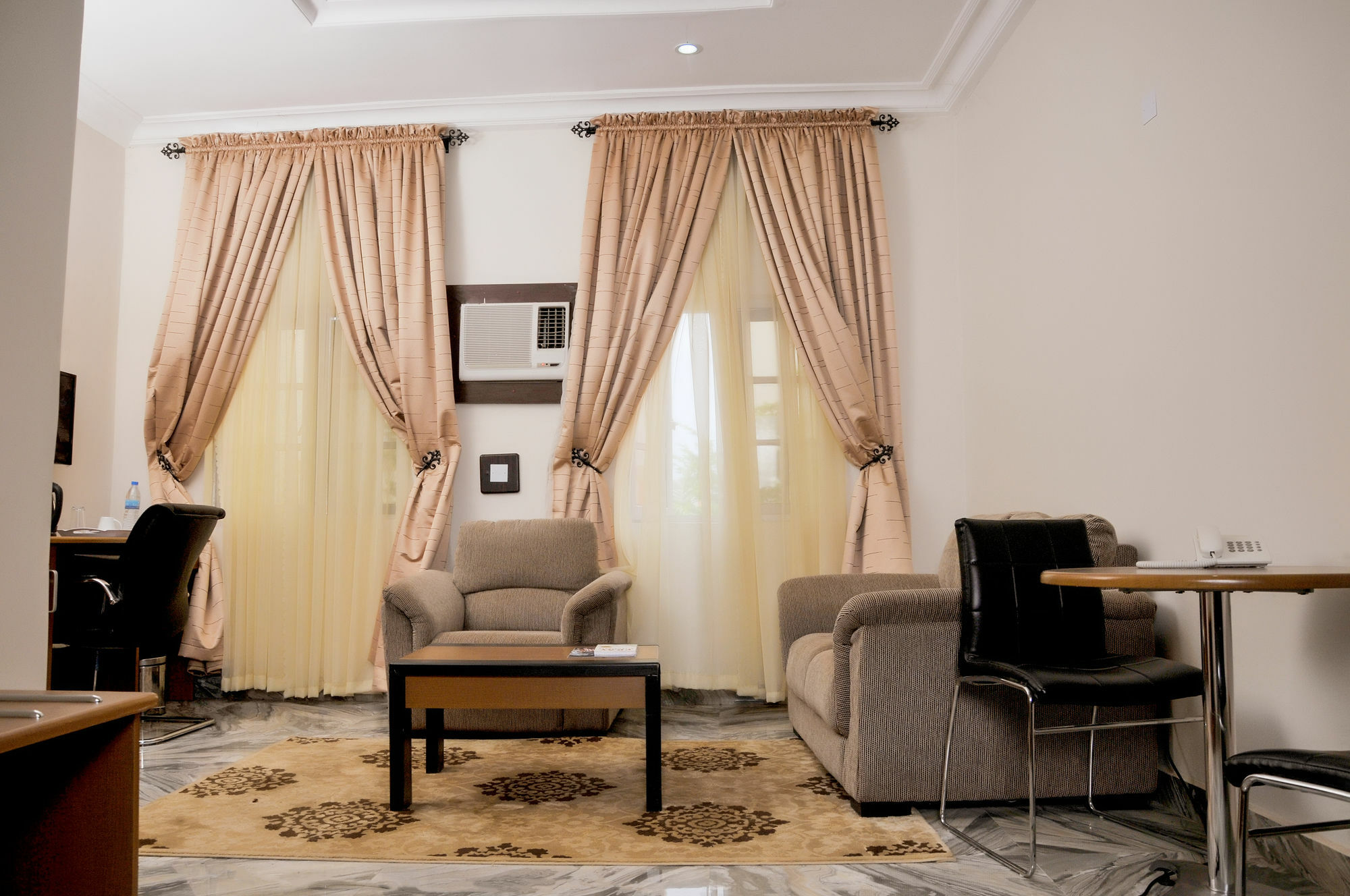 Hotel De Bently Abuja Buitenkant foto